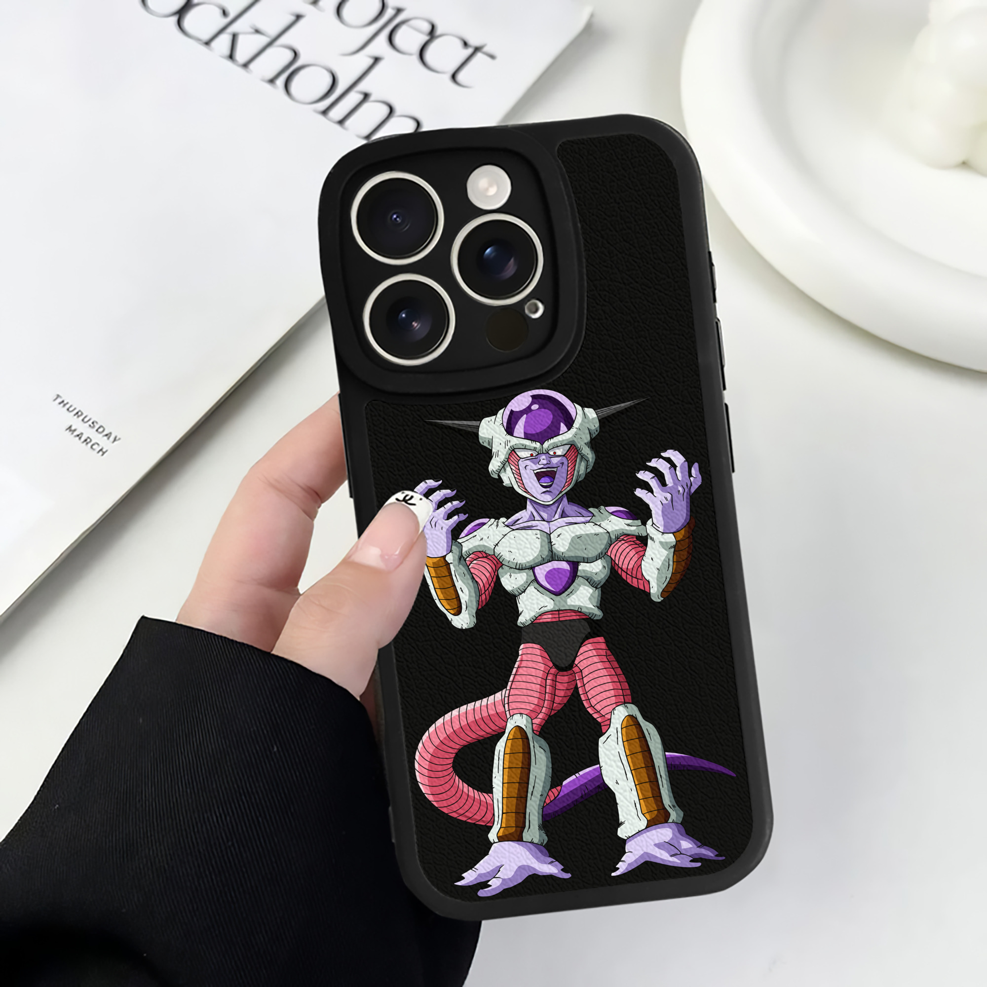 （画像用） ドラゴンボール フリーザ DRAGON BALL Frieza 【iPhone 16シリーズ対応】シリコンスマホケース（レザー調） 材質：シリコン